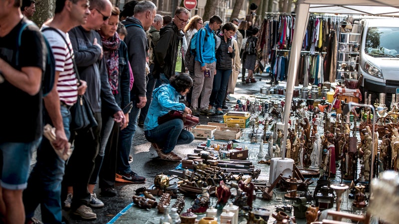 Braderies, brocantes... Faut-il déclarer l'argent de vos ventes aux impôts?