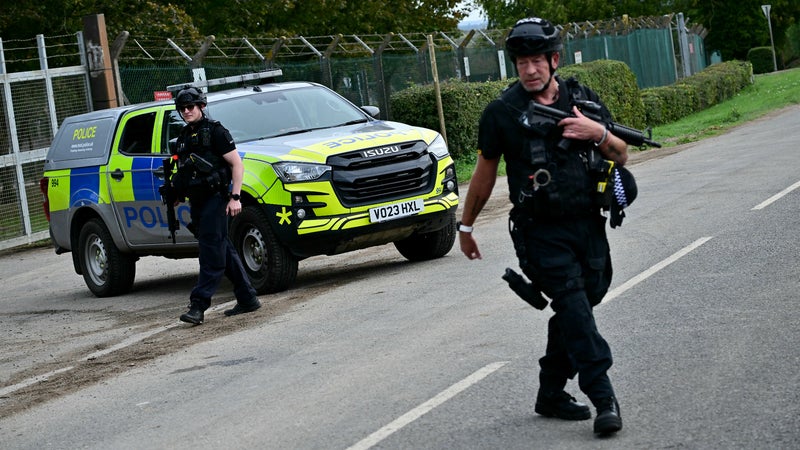 Incident près d'une base militaire en Angleterre: la police britannique affirme qu'"aucun engin explosif" n'a été retrouvé