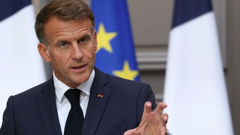 Emmanuel Macron dénonce une "dangereuse fuite en avant" de la Russie après l'incendie d'un fabricant de drones en Estonie