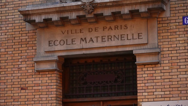 Un homme intervenant en anglais dans une école maternelle privée à Paris écroué pour viol, agression sexuelle et violence sur 22 enfants