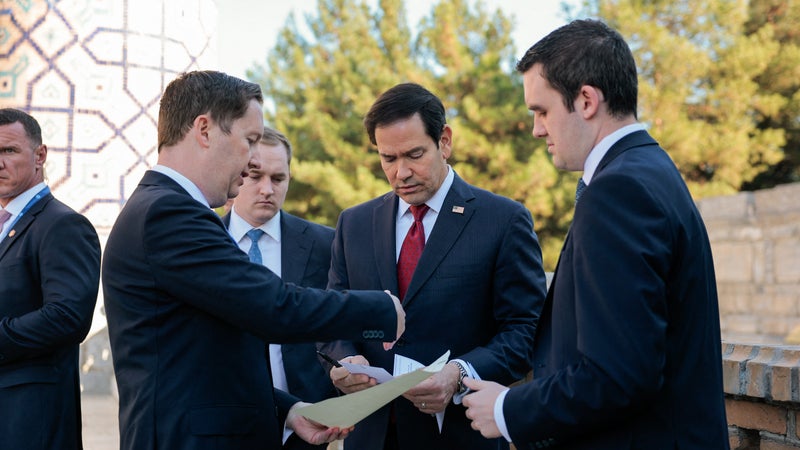 C’est une région prisée par les grandes puissances: Marco Rubio entame une tournée express en Asie centrale pour renforcer les liens commerciaux dans une région aux vastes ressources naturelles et convoitée par la Chine