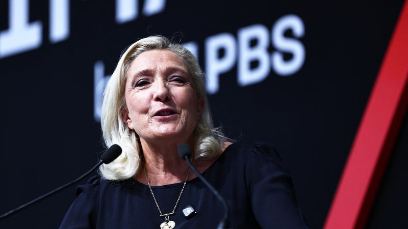 "Je n'ai pas d'inquiétudes": Marine Le Pen sereine sur la sécurité du congrès du RN malgré les violences urbaines