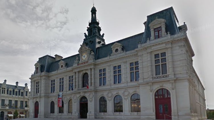 Violences du 17 octobre: le maire de Poitiers appelle au rassemblement devant la mairie