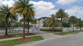 Un adolescent a appelé la police pour déclarer qu'il venait de tuer sa mère à coups de couteau, jeudi dernier à Hialeah en Floride (Etats-Unis).