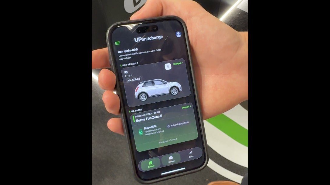 Une application permet de gérer la recharge des bornes par induction de Up&Charge. Une application permet de gérer la recharge des bornes par induction de Up&Charge.