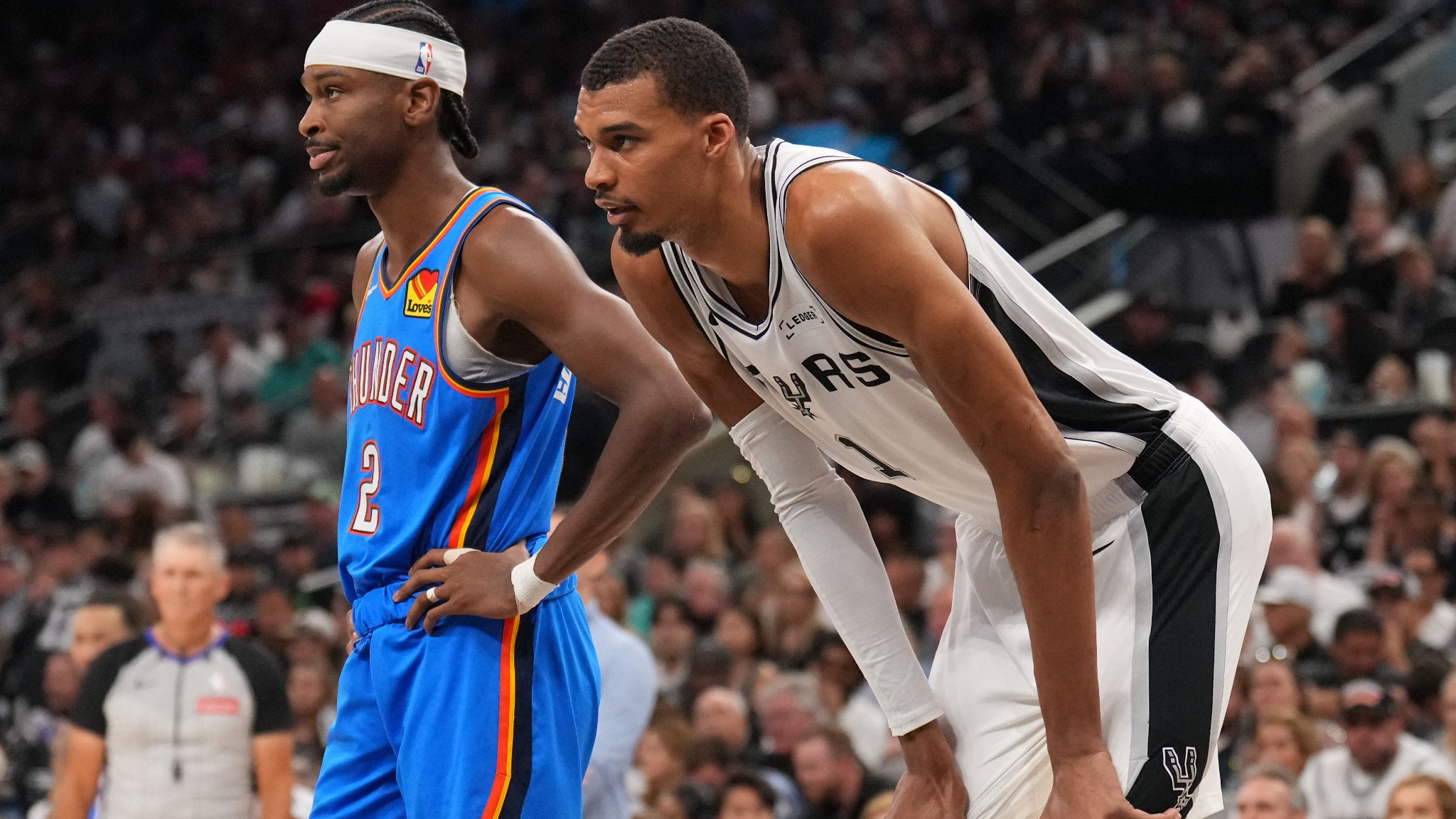 https://io-fsly-bfmtv.cdn.nextradiotv.com/Nhl3hDI6SUR-uOVyHgoK7gp0QNI=/0x106:2048x1258/images/Shai-Gilgeous-Alexander-et-Victor-Wembanyama-lors-des-finales-de-conference-NBA-entre-OKC-et-San-Antonio-le-23-05-2026-2293377.jpg