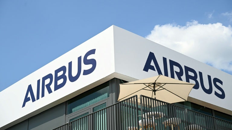 Airbus songe à vendre ses activités spatiales aux États-Unis pour se concentrer en priorité sur la création d'un leader paneuropéen avec Thales et Leonardo (et faire face à Space X et la concurrence chinoise)