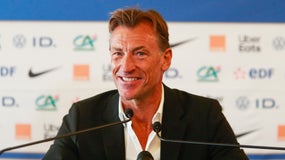 Hervé Renard, le sélectionneur des Bleues, lors d'une conférence de presse en février 2024