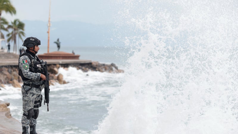 L'ouragan Simon devrait toucher terre en milieu de semaine au Mexique