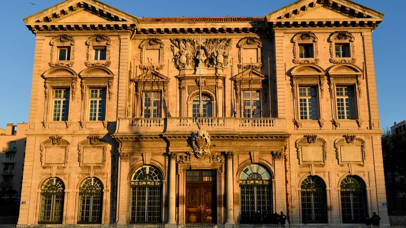 Absentéisme, stratégie financière "peu lisible"... La Cour des comptes fustige la gestion de la Ville de Marseille
