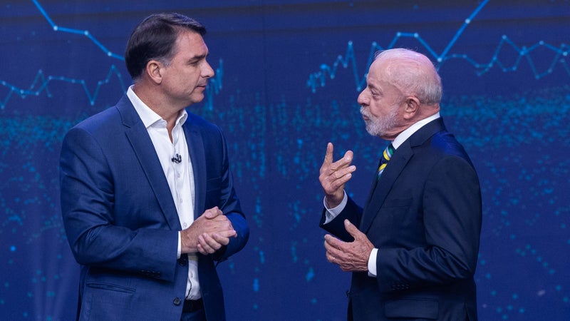 "Menteur invétéré", "voyou"... Le président brésilien Lula et son rival Flavio Bolsonaro s'écharpent lors de leur premier débat avant le second tour de la présidentielle