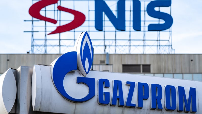 Une décision "particulièrement importante": étroitement liée à la Russie, cette compagnie pétrolière serbe obtient un nouveau sursis des Etats-Unis pour échapper aux sanctions