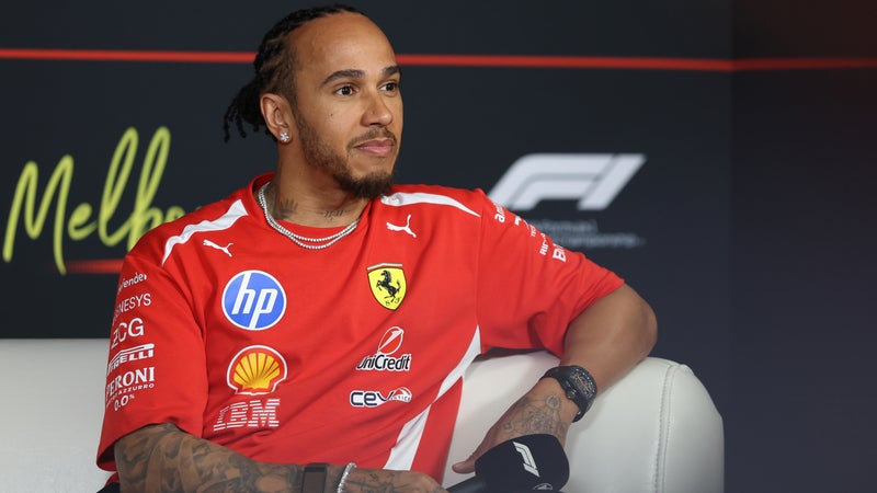 Lewis Hamilton devant les medias avant le GP d Australie le 5 mars 2026 2247056