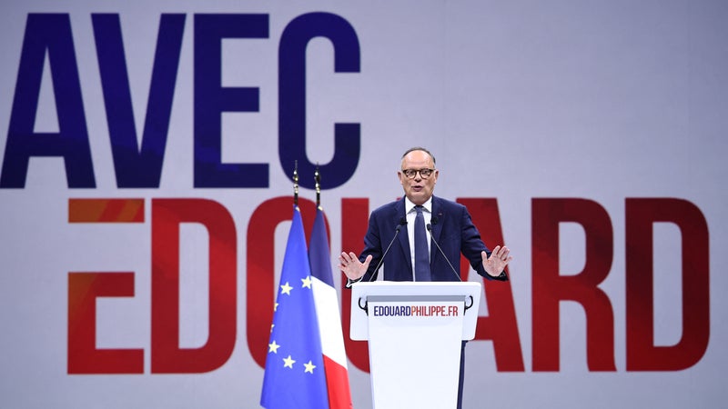 Édouard Philippe veut relever l'âge légal de départ à la retraite à 65 ans et augmenter la durée de cotisation à 45 ans