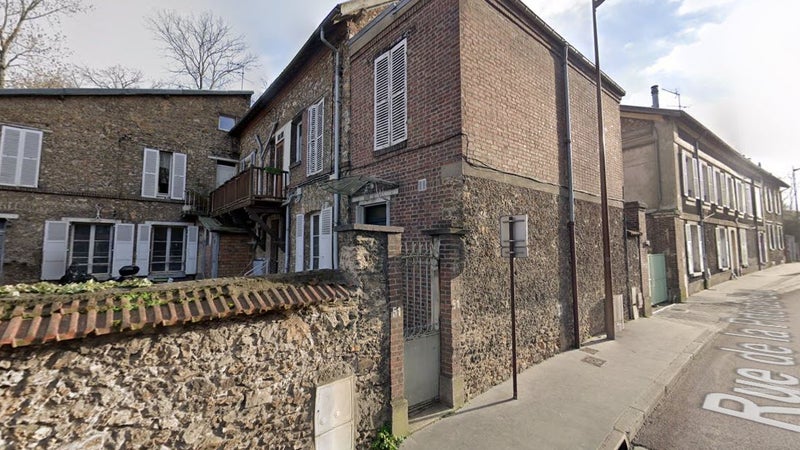 Une femme a été retrouvée nue et ligotée devant chez elle à Versailles, mercredi 20 septembre 2023.