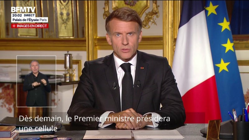 Violences du 17-octobre: "Ceux qui ont détruit doivent payer", assure Emmanuel Macron