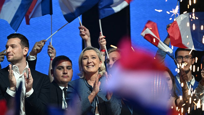 Présidentielle 2027: Marine Le Pen toujours largement en tête selon un nouveau sondage fait après le 17 octobre, Jean-Luc Mélenchon au second tour dans quasiment tous les cas de figure