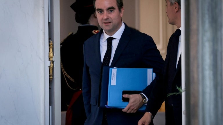 1er-Mai: Sébastien Lecornu rassure au téléphone un boulanger contrôlé pour avoir fait travailler ses salariés
