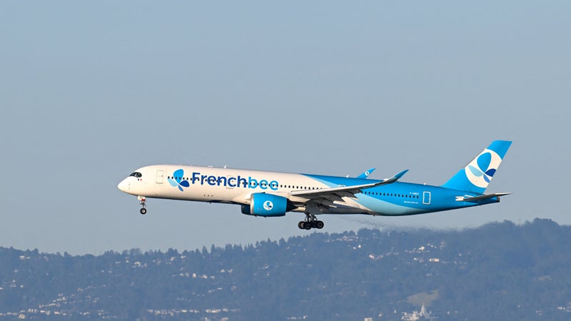 "Il serait moins cher de satisfaire nos revendications": pour assurer ses vols malgré la grève de son personnel, French Bee loue des avions (et leurs équipages) à une compagnie espagnole