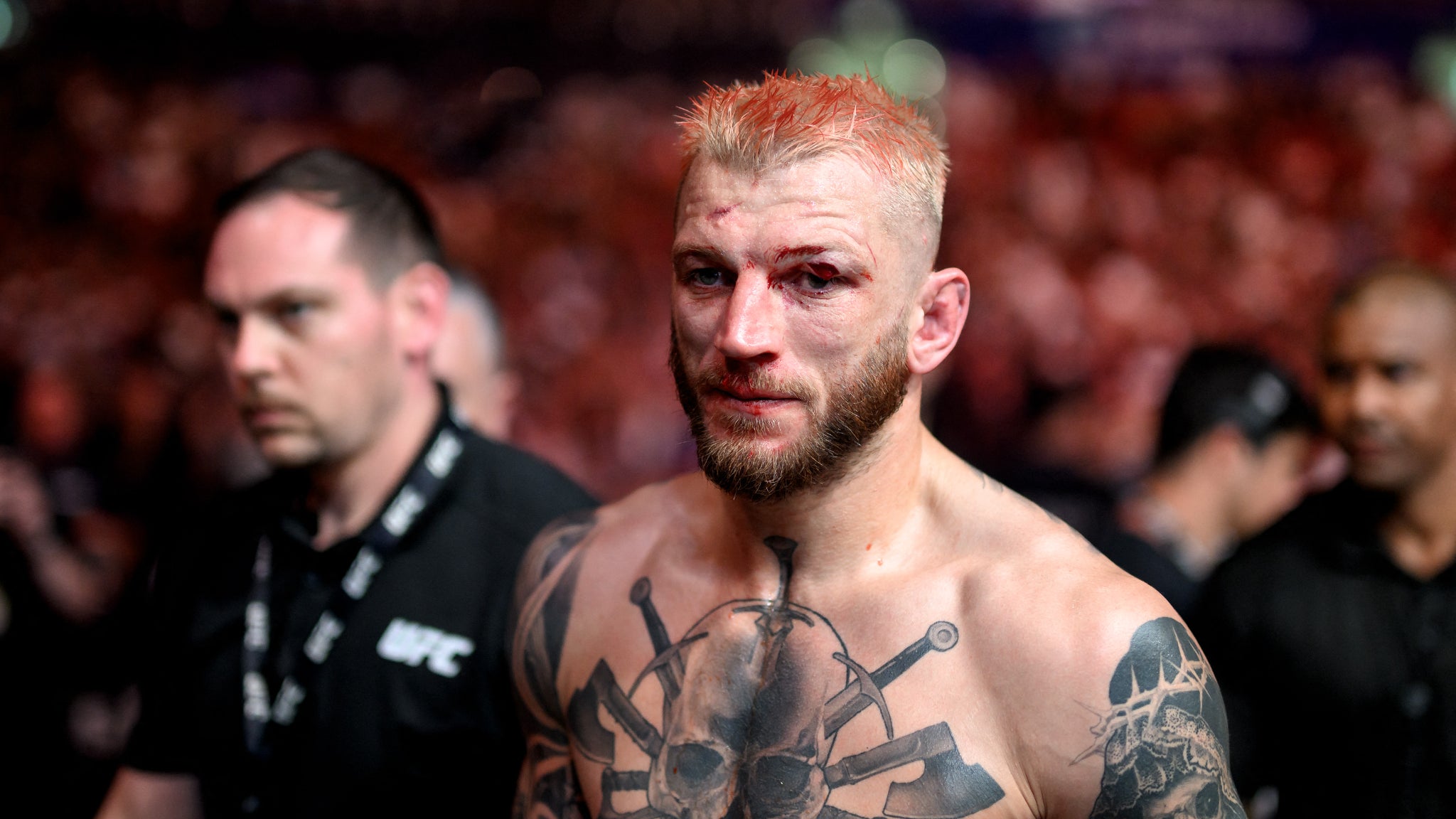 https://io-fsly-bfmtv.cdn.nextradiotv.com/PKrUdFCBWR63HSUwXecoh8v5PXc=/0x55:2048x1207/images/Le-combattant-de-MMA-Dan-Hooker-apres-son-combat-face-Benoit-Saint-Denis-le-1er-fevrier-2026-a-Sydney-2325746.jpg