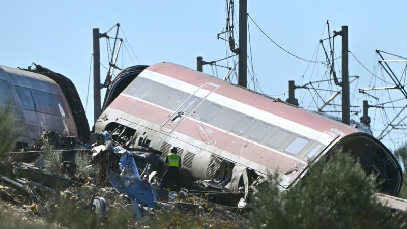 Accident ferroviaire en Espagne: les dirigeants étrangers expriment leur solidarité, l'UE prête à apporter "toute son aide"