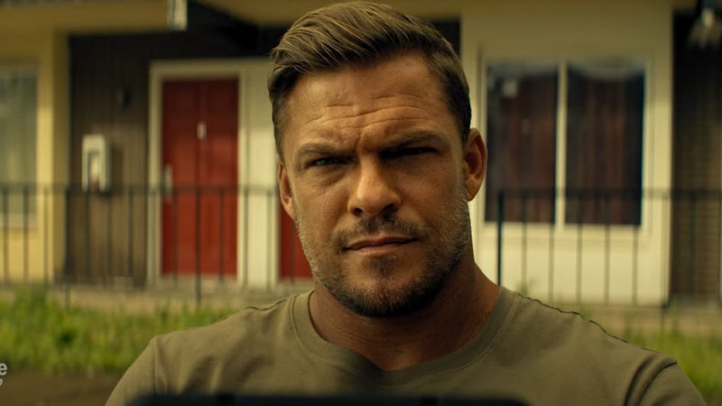 "Sony me l'a interdit": Alan Ritchson, héros de la série "Reacher", affirme que les studios l'empêchent de parler de politique