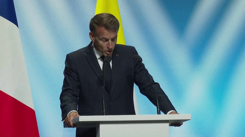 Léon XIV à Metz: Emmanuel Macron appelle l'Europe à "retrouver le courage de ses fondateurs" pour "ne pas céder au retour des nationalismes qui divisent"