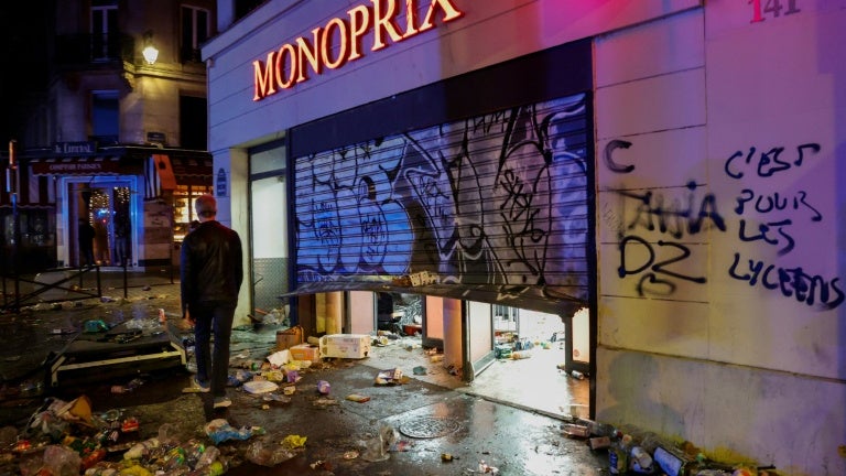 "Pour nombre d'entreprises, ces dégradations peuvent être le coup de trop": le gouvernement sommé d'agir vite après les pillages du 17 octobre