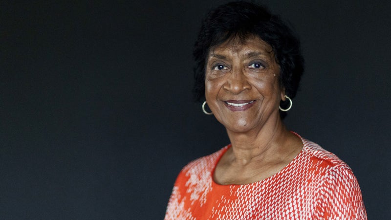 "Je le partagerai peut-être avec Trump": la nouvelle prix Nobel de la paix Navi Pillay s'amuse de sa récompense