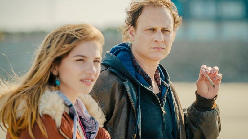 Marie Colomb et Noam Morgensztern dans la série "Laëtitia" de Jean-Xavier de Lestrade. 