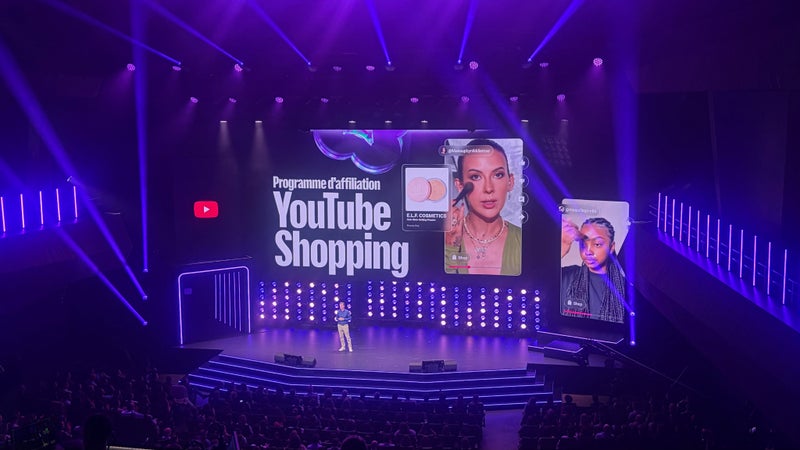 "Acheter directement sur Youtube en un clic": Youtube Shopping débarque en France et ouvre de nouvelles possibilités de revenus aux créateurs de contenu