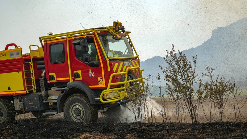 Incendie dans le Finistère: sept hectares parcourus, une dizaine d'autres menacée