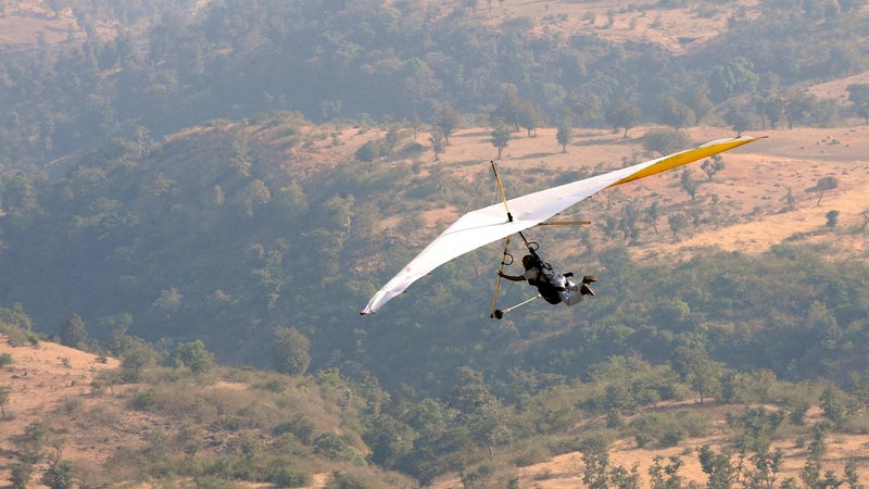 "Toute la communauté est endeuillée": deux morts dans un accident de deltaplane en Isère, lors de la coupe Icare