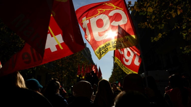 Appel à la grève dans l'Éducation nationale, secteur de l'énergie, manifestations... À quoi faut-il s'attendre ce mardi 6 octobre lors de "l'acte III" de la mobilisation lycéenne?