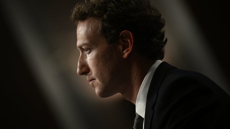 Hors de question qu'il paie 12 milliards de dollars d'impôts et perde le contrôle de Meta: à quelques jours du référendum sur la taxe des milliardaires, Zuckerberg a bataillé mais fait plier son entreprise pour garder le pouvoir