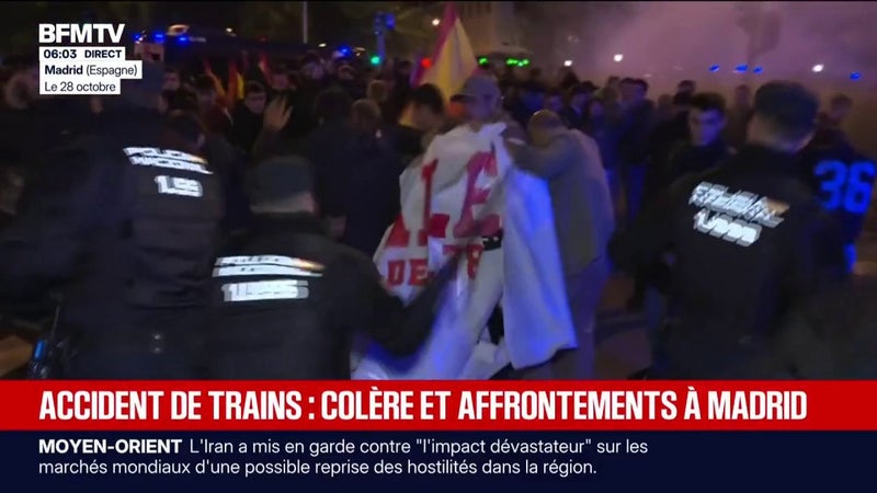 Accident de trains en Espagne: de la colère et des affrontements à Madrid, tandis que les recherches se sont poursuivies sur les lieux de la collision