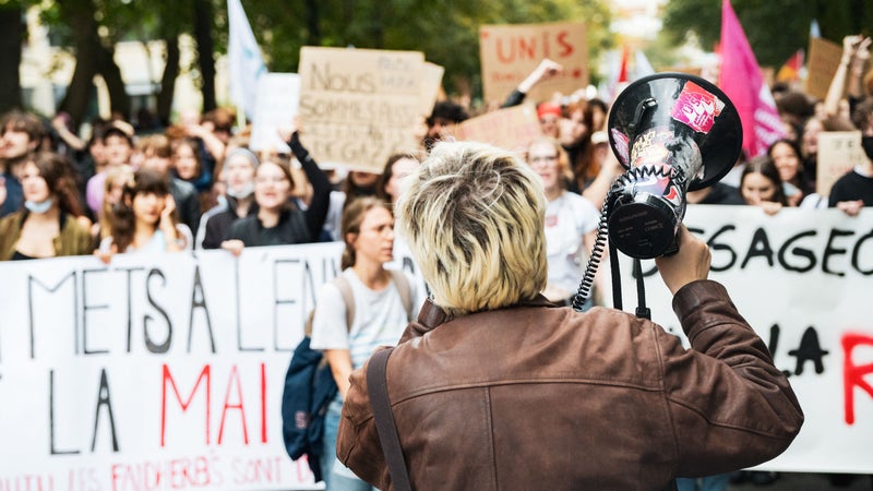 "Il faut y aller!" Ces parents qui soutiennent leurs enfants investis dans le mouvement des lycéens