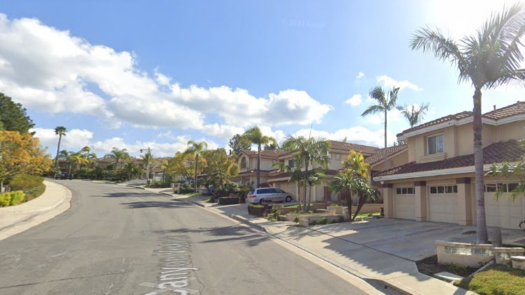 Un juge a été arrêté le 3 août 2023, soupçonné d'avoir tué sa femme à leur domicile d'Anaheim en Californie.