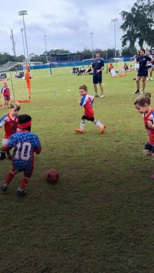 États-Unis : un jeune prodige du foot jugé "trop fort" pour continuer un tournoi d'enfants
