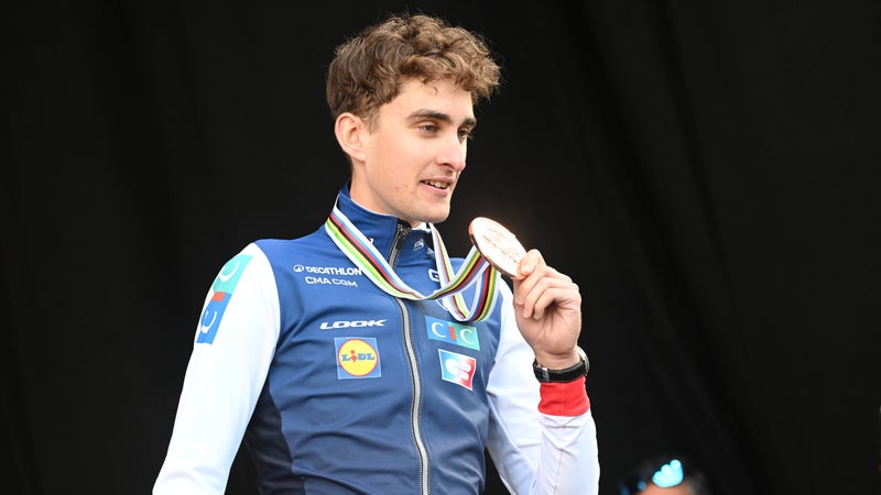 Paul Seixas apres sa medaille de bronze lors du chrono des Mondiaux de cyclisme le 20 septembre 2026 a Montreal 2352035