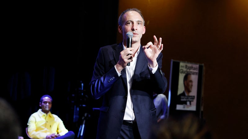 Violences du 17 octobre: Raphaël Glucksmann appelle à une réponse "extrêmement ferme" des autorités
