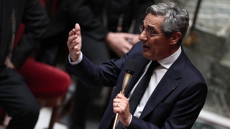Moins de 50 salariés et un chiffre d’affaires inférieur à 10 millions d’euros: le gouvernement promet des aides allant "jusqu'à 10.000 euros" pour les commerces les plus touchés par les pillages