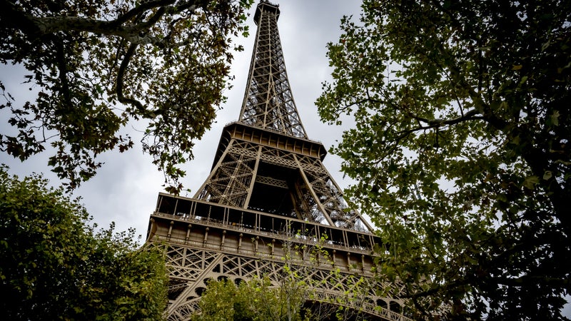 "Totalement inacceptable", besoin de "clarté", "honte"... La classe politique s'insurge après l'éviction du personnel féminin de la tour Eiffel lors de la visite d'un groupe religieux hindou