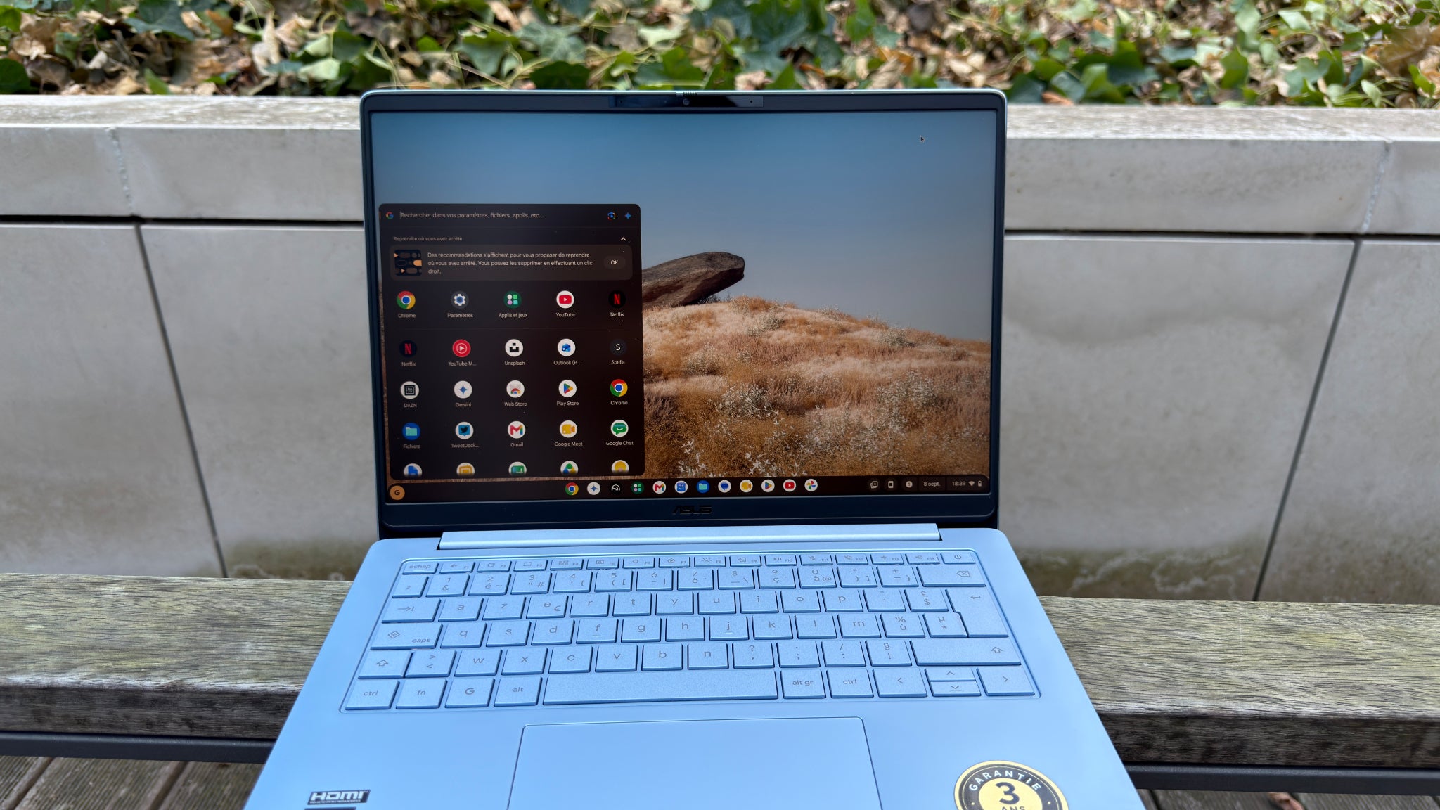 L'Asus Chromebook CM1406 tourne sous ChromeOS avec un accès au Google Play Store et à certaines applications Android L'Asus Chromebook CM1406 tourne sous ChromeOS avec un accès au Google Play Store et à certaines applications Android