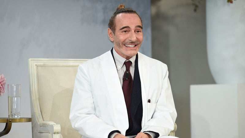 "Je le regrette profondément": rattrapé par ses propos antisémites, John Galliano renonce à une exposition à New York