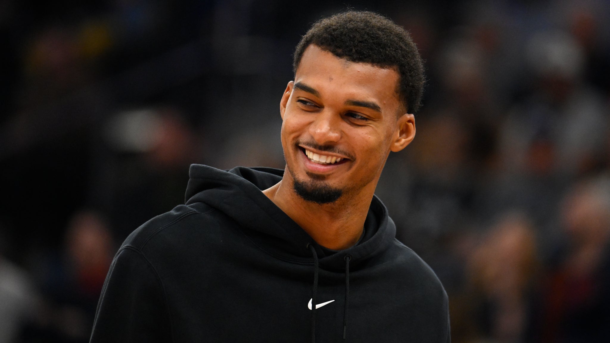 https://io-fsly-bfmtv.cdn.nextradiotv.com/RvPEv-xYynDlAdSvyrnBLSmW5YQ=/0x106:2048x1258/images/La-star-du-basket-francais-Victor-Wembanyama-12-octobre-2026-2367241.jpg