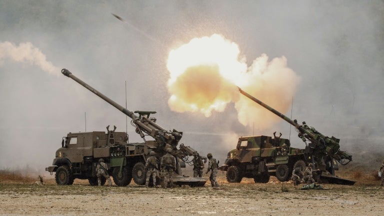 Drones kamikazes, obus pour canon Caesar, missiles sol-air... Une députée liste les munitions qui manquent le plus à l'armée de terre, malgré un investissement "colossal" promis par le Premier ministre