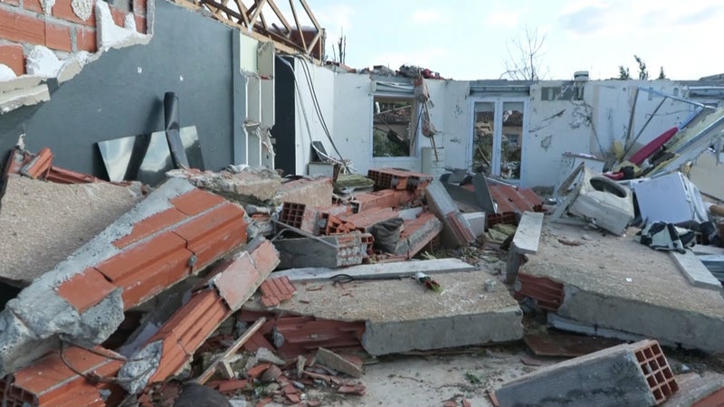"La miraculée de Pomas": un habitant raconte le sauvetage de sa compagne enceinte, coincée sous les décombres après le passage de la tornade dans l'Aude