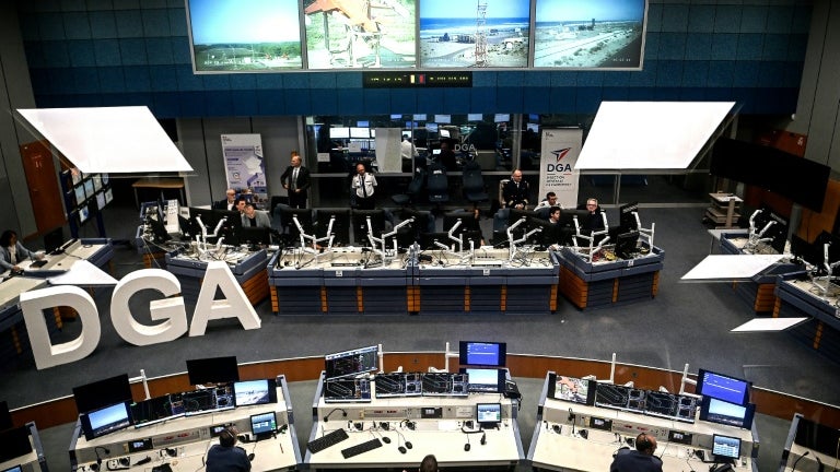 "Des informations de dissuasion nucléaire ne doivent pas se tromper de réseau": Airbus décroche un contrat de 25 ans pour empêcher les secrets de l'armée française de fuiter
