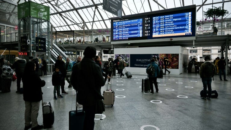 Ouverture des ventes des billets de train pour Noël: réserver en avance peut vous faire réaliser jusqu'à 30% d'économies